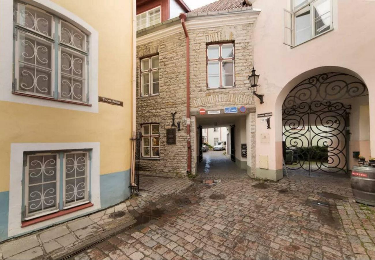Apartment in Tallinn - Luxurious 1 bedroom  in Old Town 