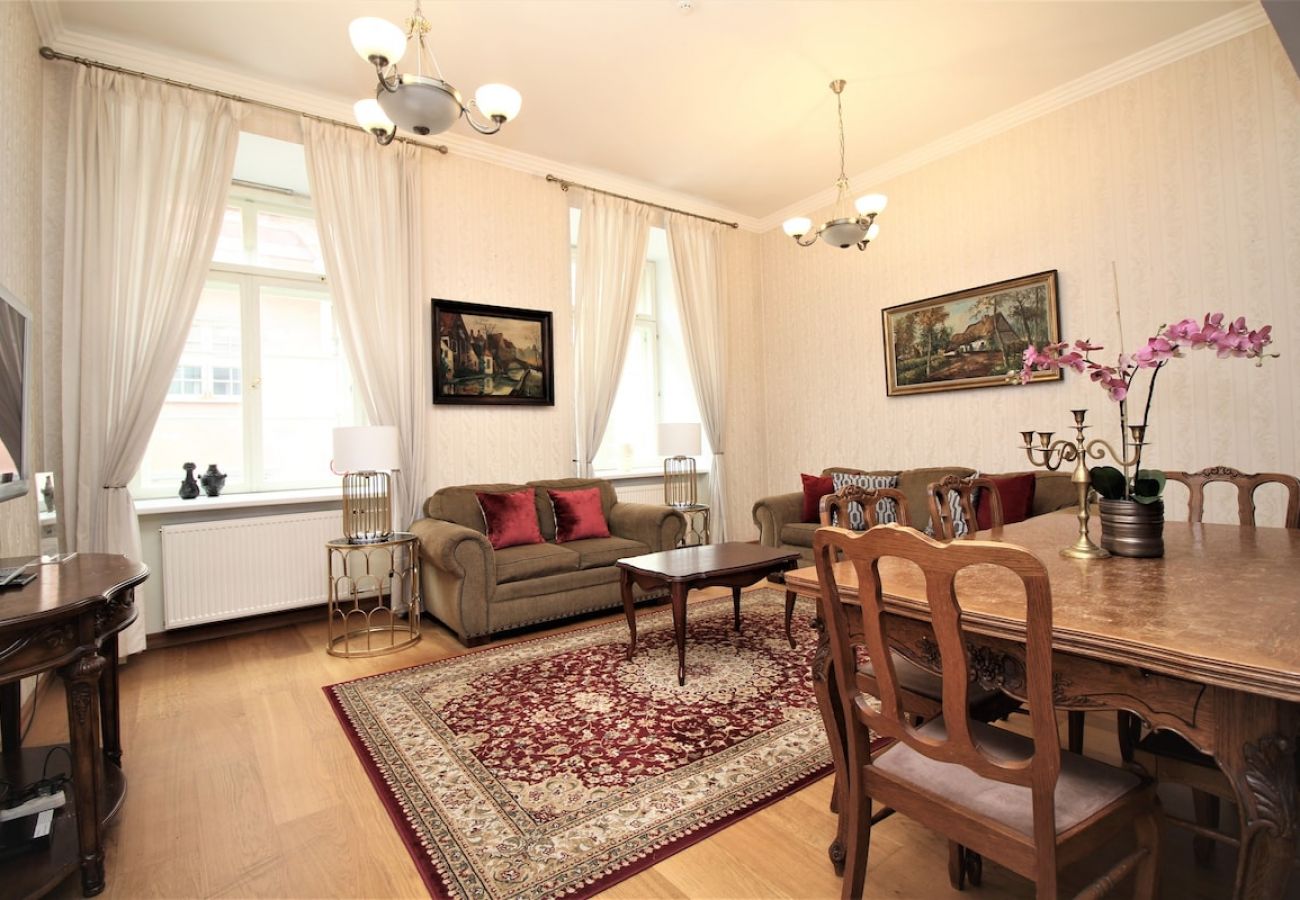 Apartment in Tallinn - Old Town square apartment. Sauna! 