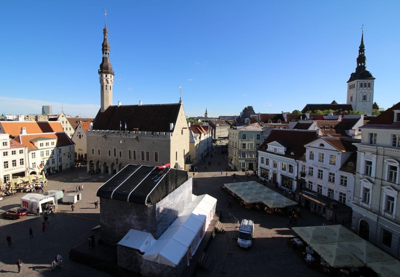 Apartment in Tallinn - Luxury 2 BR + 2 BTH on Town Hall Square with views 