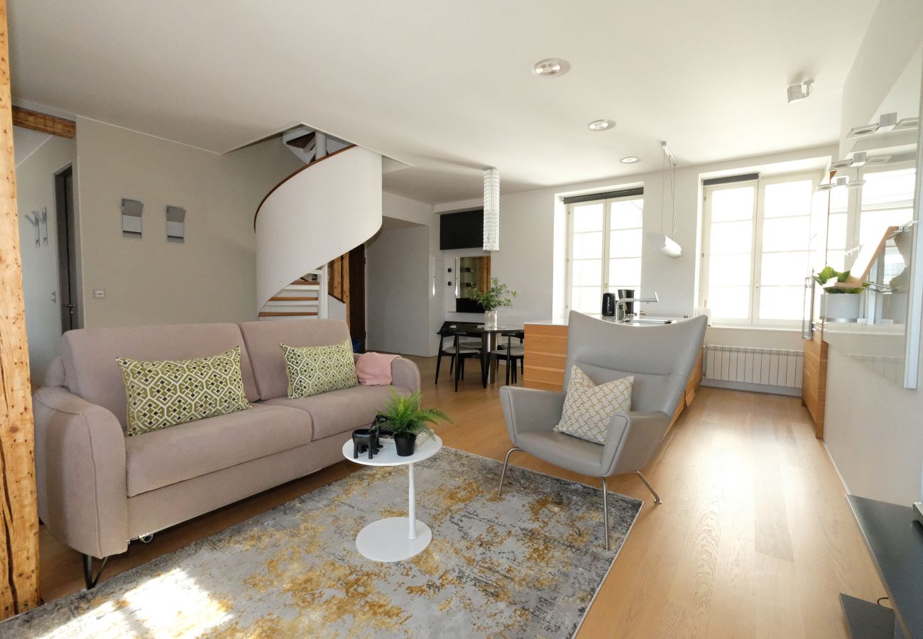 Apartment in Tallinn - Luxury 2 BR + 2 BTH on Town Hall Square with views 