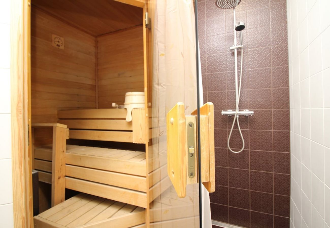 Apartment in Tallinn - 4 bedroom + 2 BTH + sauna + Parking in Old Town 