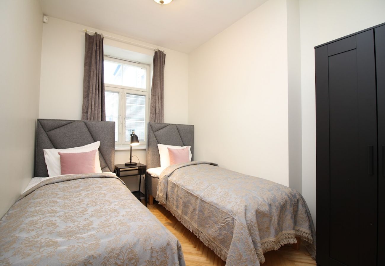 Apartment in Tallinn - 4 bedroom + 2 BTH + sauna + Parking in Old Town 