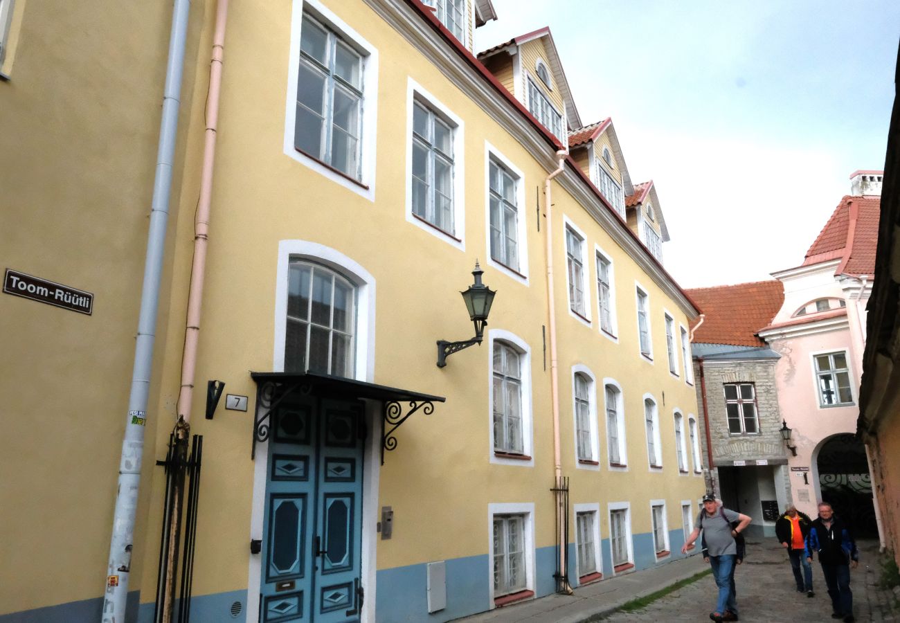 Apartment in Tallinn - 4 bedroom apartment in Toompea Old town